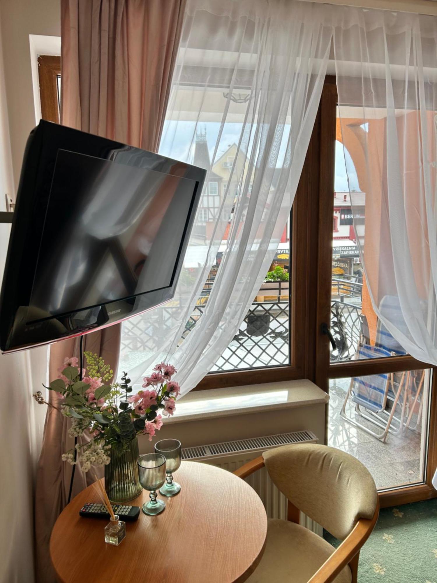 Apartamenty I Pokoje Chaton Mielno Mielno  Exteriör bild